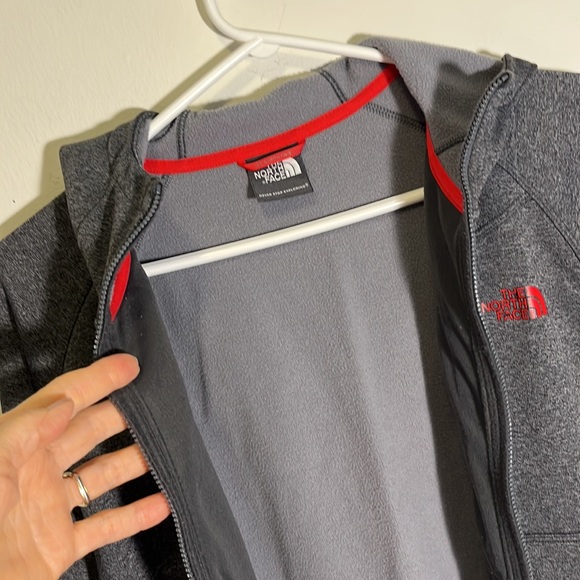 The North Face top gray M - Picture 6 of 6